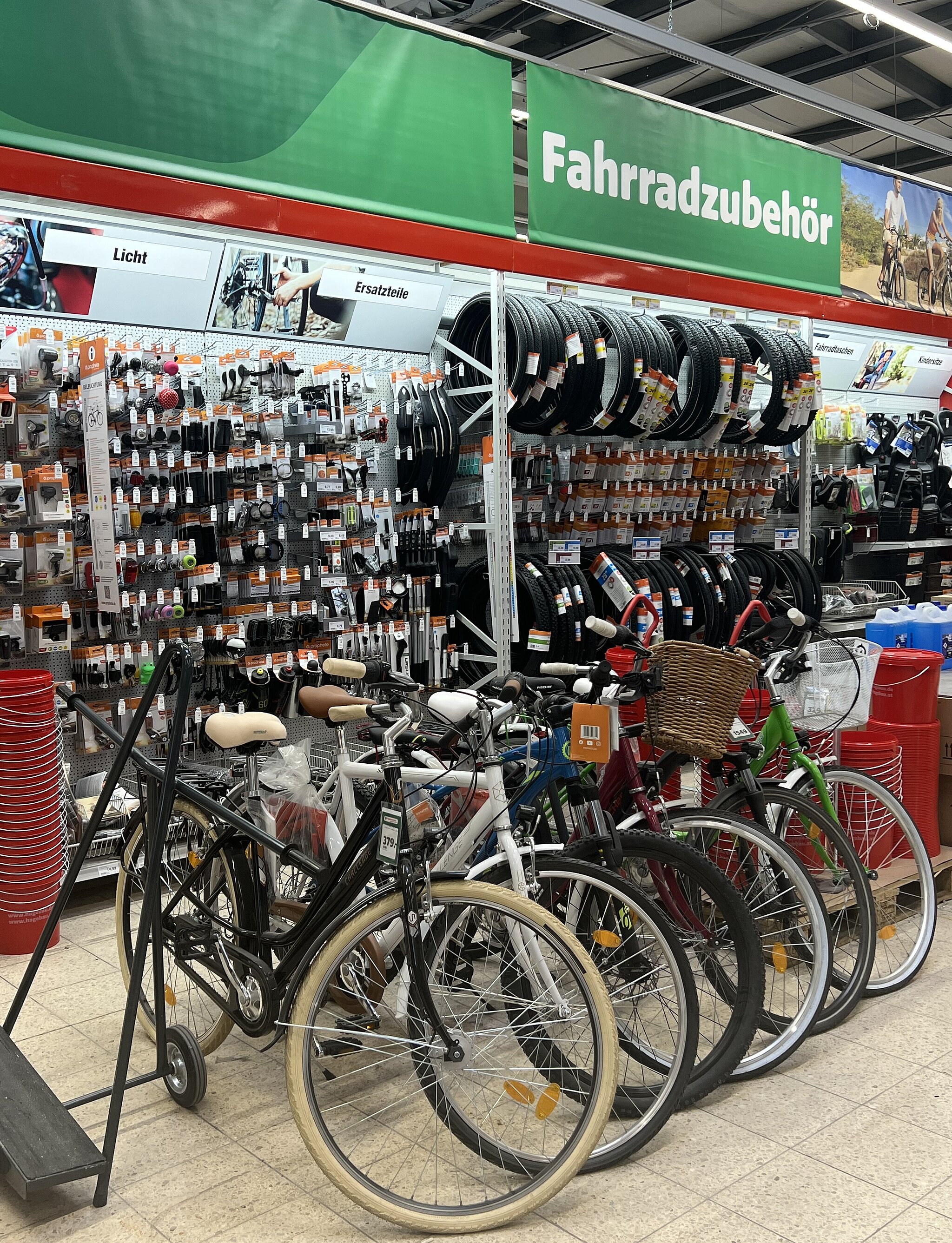Fahrräder und Fahrradzubehör bietet der hagebaumarkt Bad Bevensen