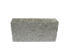 Granit Palisade 8x25x50 cm, grau 2 Seiten gesägt+gestockt Rest gespitzt