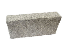 Granit Palisade 8x25x30 cm, grau 2 Seiten gesägt+gestockt Rest gespitzt